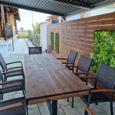 Oasis House * Vergia