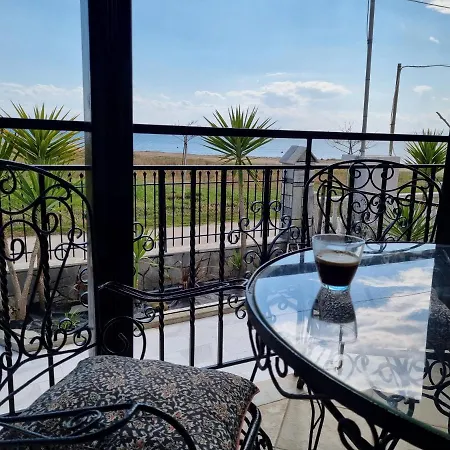 וילה Oasis House *