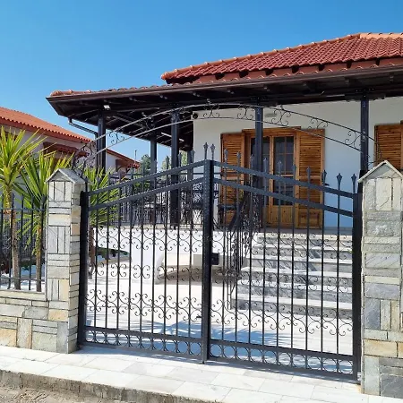 فيلة Oasis House