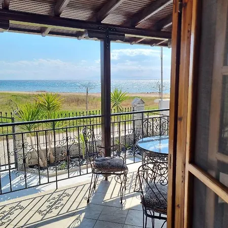 Oasis House Vergia