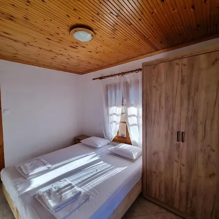 فيلة Oasis House