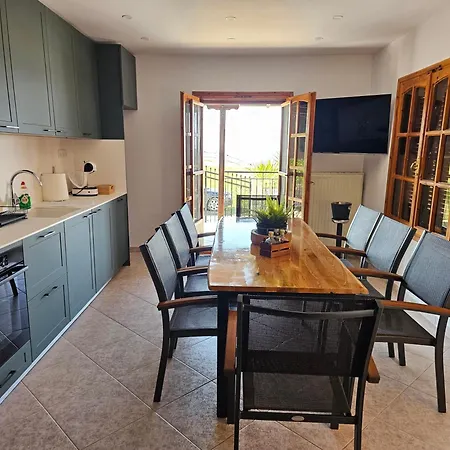 Oasis House Vergia