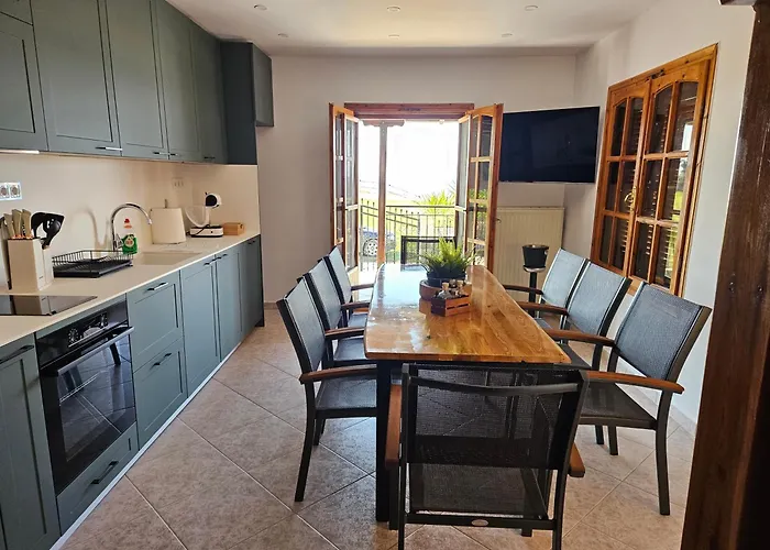 Oasis House Vergia