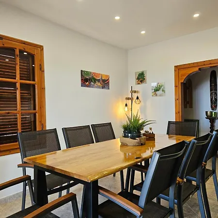 Oasis House * Vergia